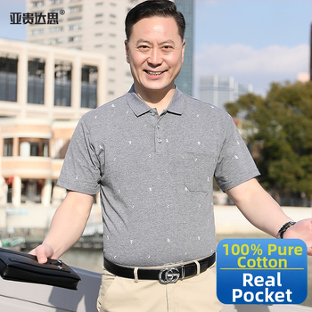 Pánske bavlnené tričko s golierom typu polo a hrudným vreckom, krátke rukávy, voľný strih, letné nosenie pre mužov stredného veku a starších.