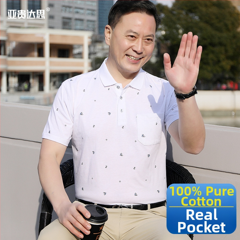 Pánske bavlnené tričko s golierom typu polo a hrudným vreckom, krátke rukávy, voľný strih, letné nosenie pre mužov stredného veku a starších.