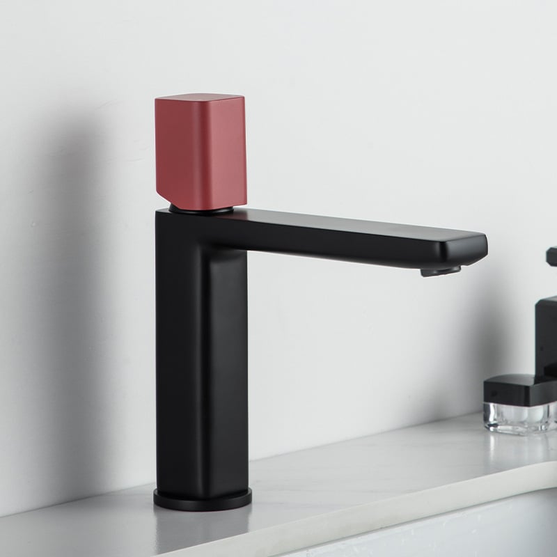 Meďový miešací kohútik na umývadlo, namontovaný na doske, keramická kartušová vložka, jednoručný, 0-99°C, 0,8 MPa