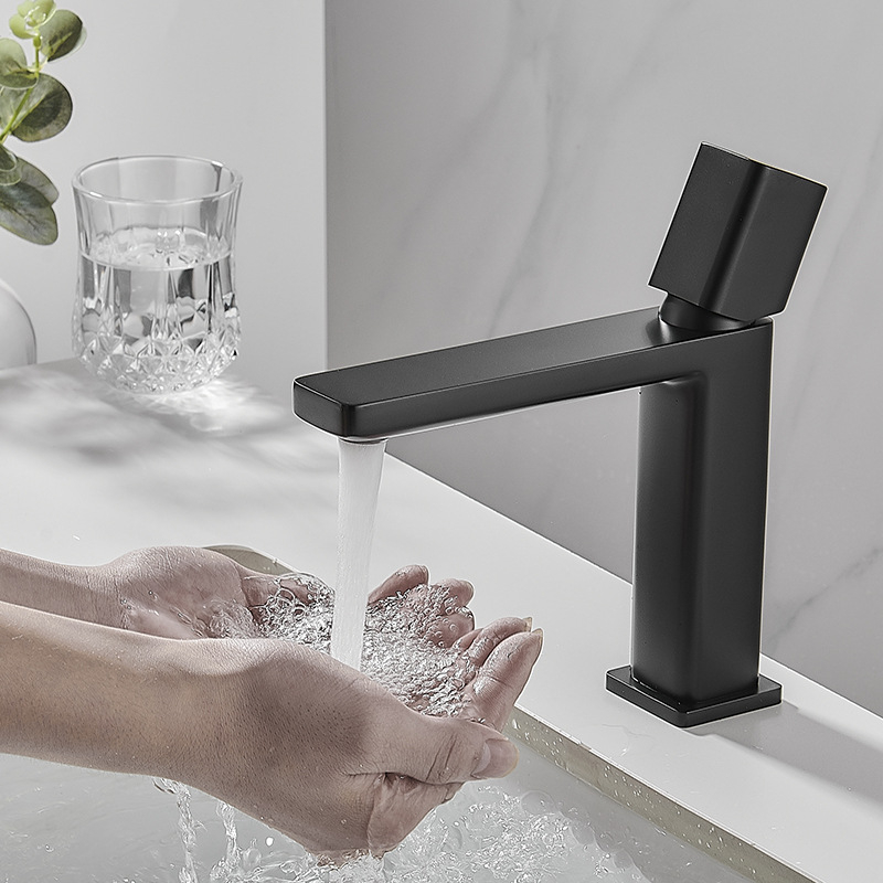 Meďový miešací kohútik na umývadlo, namontovaný na doske, keramická kartušová vložka, jednoručný, 0-99°C, 0,8 MPa