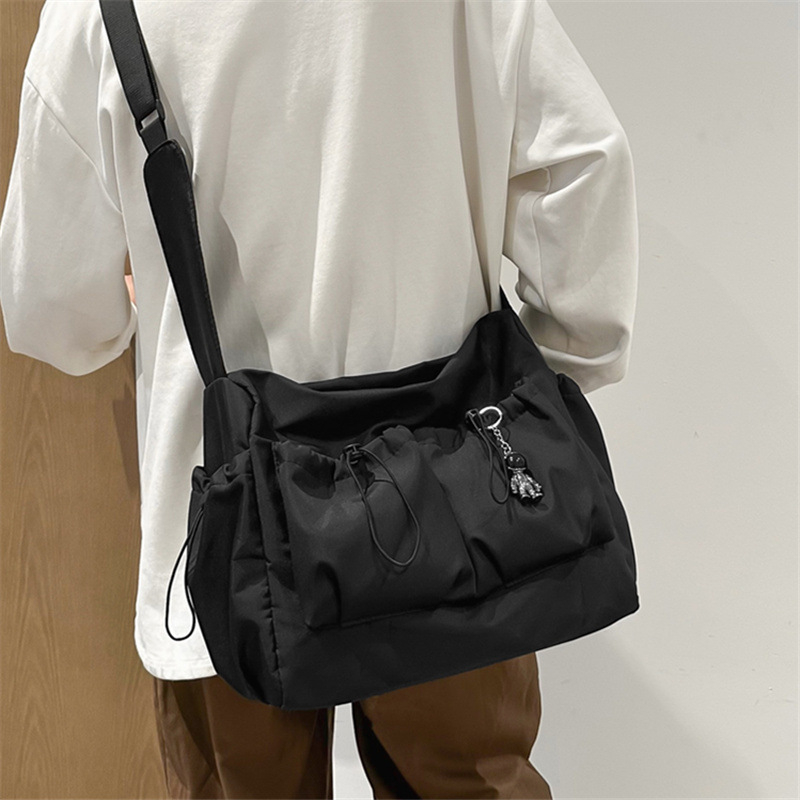 Muška crossbody torba s urbanim stilom, najlon, proširivi dizajn, poliester podstava, pogodna za putovanja u slobodno vrijeme