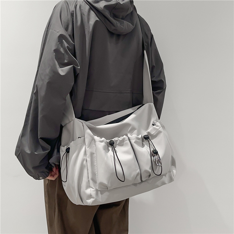 Muška crossbody torba s urbanim stilom, najlon, proširivi dizajn, poliester podstava, pogodna za putovanja u slobodno vrijeme