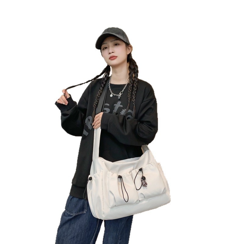 Muška crossbody torba s urbanim stilom, najlon, proširivi dizajn, poliester podstava, pogodna za putovanja u slobodno vrijeme