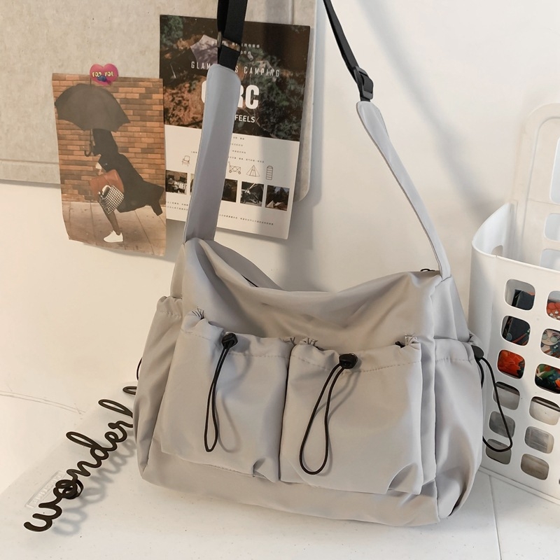Muška crossbody torba s urbanim stilom, najlon, proširivi dizajn, poliester podstava, pogodna za putovanja u slobodno vrijeme