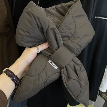 Дамски шал от warp-knit полиестер с имитационна яка за зимата, 2023 г.