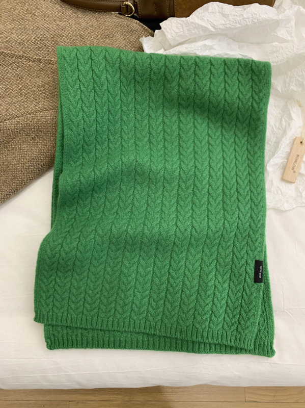 Вълнен шал с твил тъкане, запазва топлината през зимата, съдържание на вълна 61-70%