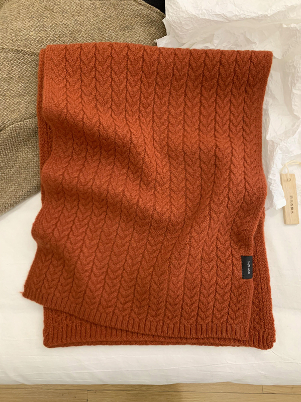 Вълнен шал с твил тъкане, запазва топлината през зимата, съдържание на вълна 61-70%