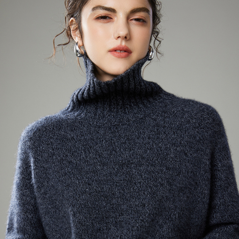 Кашмирен пуловер с 3D ефект, качулка и висока яка, свободна кройка, дълги ръкави, супер дебел