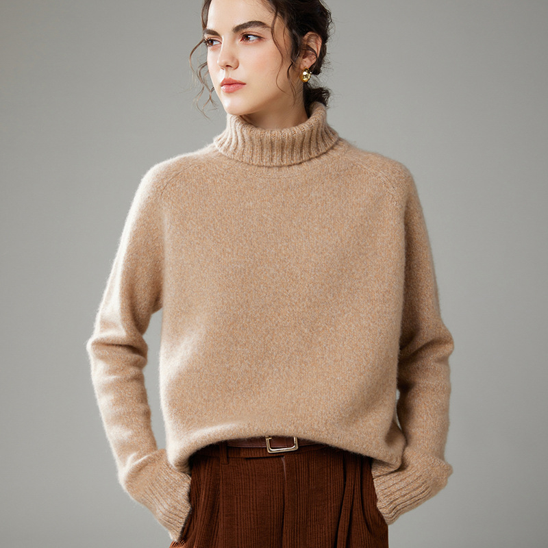 Кашмирен пуловер с 3D ефект, качулка и висока яка, свободна кройка, дълги ръкави, супер дебел