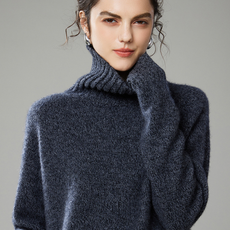 Кашмирен пуловер с 3D ефект, качулка и висока яка, свободна кройка, дълги ръкави, супер дебел