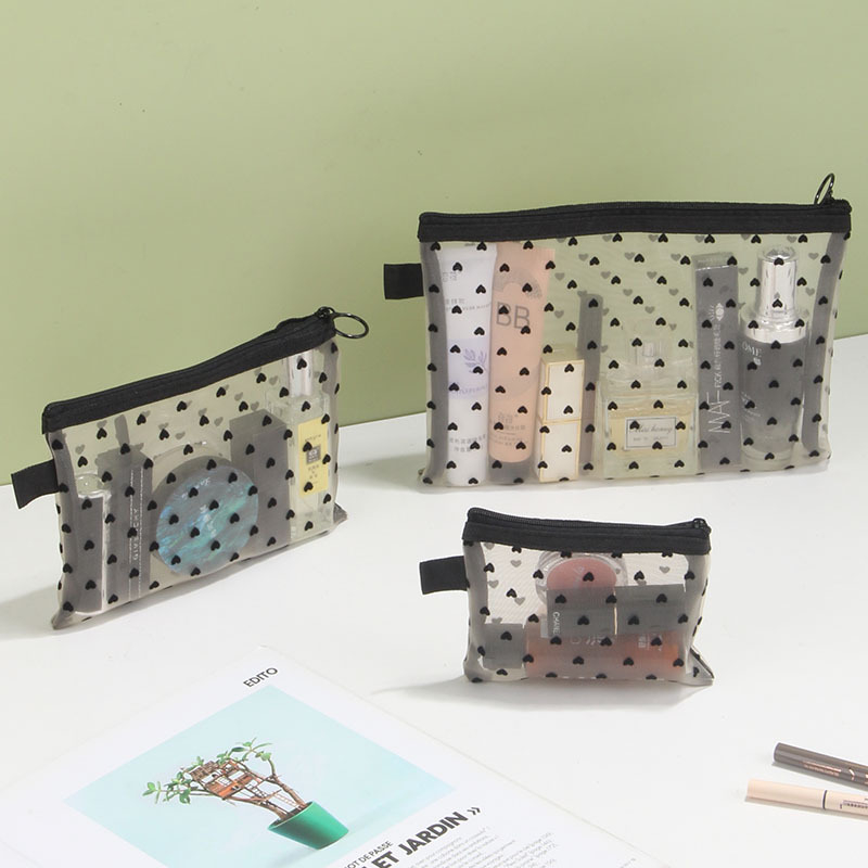 Мрежеста портативна чанта за съхранение за грим и пътуване, с джоб за слушалки и монети, стил ръчна чанта, с бродирана сърцевидна емблема