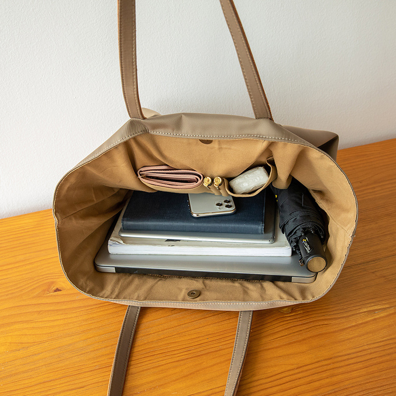 Женска Tote bag — Oxford плат, подплата от канва, магнитно закопчаване, ръчна изработка