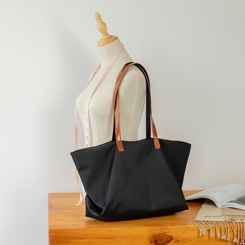 Женска Tote bag — Oxford плат, подплата от канва, магнитно закопчаване, ръчна изработка