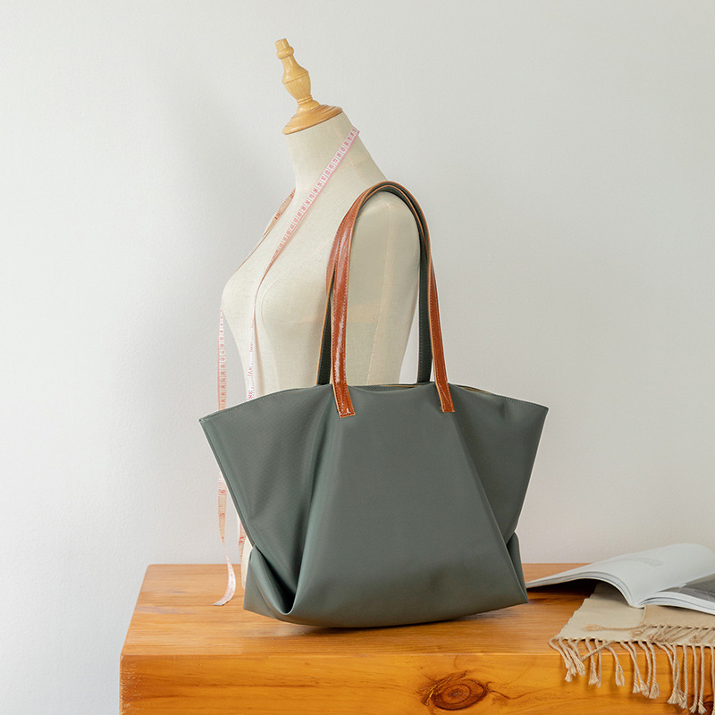 Женска Tote bag — Oxford плат, подплата от канва, магнитно закопчаване, ръчна изработка