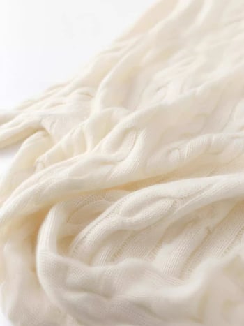 Дамски кашмиров кардиган, ретро стил, прав силует, кръгло деколте, техника: завиване, кашмир 95% и повече