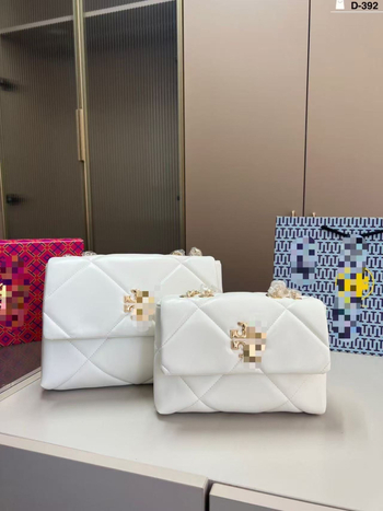 Kira Box Bag - Δερμάτινη, Quilted, Οριζόντια Τετράγωνο σχήμα, Άνοιγμα με καπάκι, Εσωτερικές τσέπες: φερμουάρ, τηλέφωνο, έγγραφα