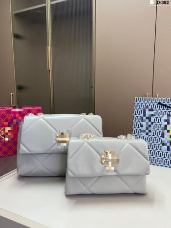 Kira Box Bag - Δερμάτινη, Quilted, Οριζόντια Τετράγωνο σχήμα, Άνοιγμα με καπάκι, Εσωτερικές τσέπες: φερμουάρ, τηλέφωνο, έγγραφα