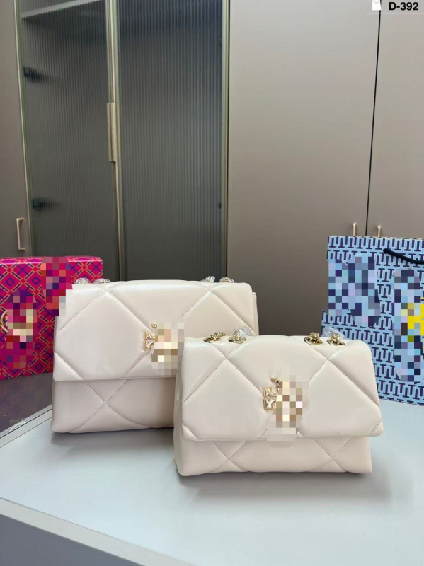 Kira Box Bag - Δερμάτινη, Quilted, Οριζόντια Τετράγωνο σχήμα, Άνοιγμα με καπάκι, Εσωτερικές τσέπες: φερμουάρ, τηλέφωνο, έγγραφα