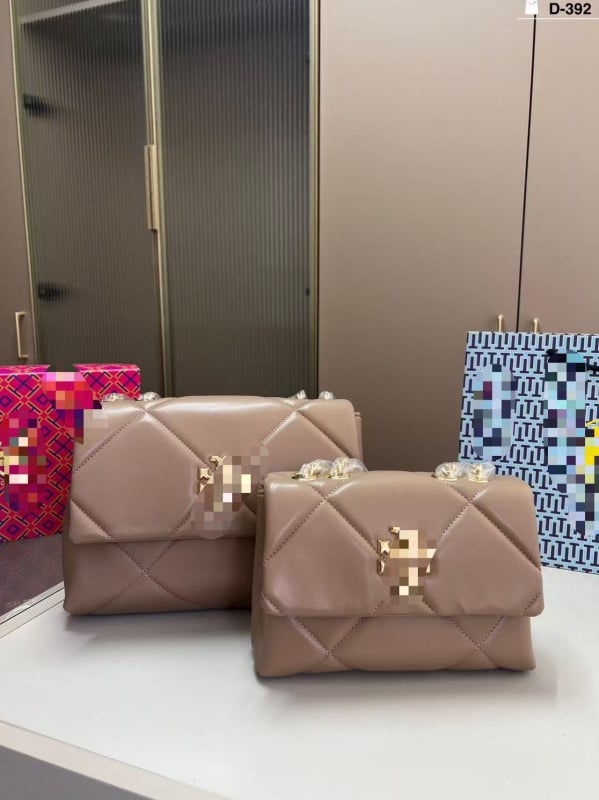 Kira Box Bag - Δερμάτινη, Quilted, Οριζόντια Τετράγωνο σχήμα, Άνοιγμα με καπάκι, Εσωτερικές τσέπες: φερμουάρ, τηλέφωνο, έγγραφα