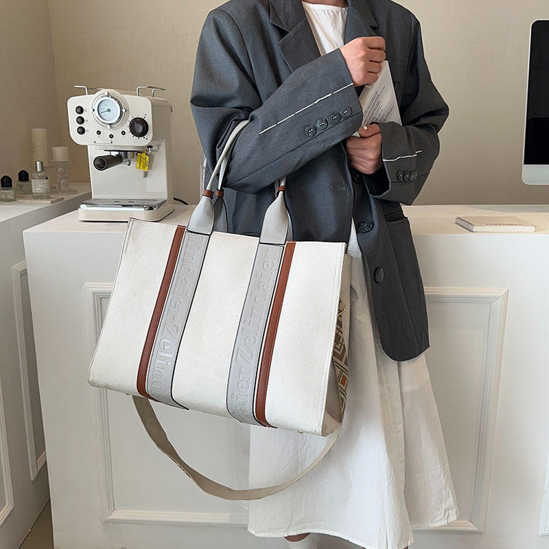 Kanvas Tote torba za žene — horizontalni kvadratni oblik, zatvarač, džep za telefon, trodimenzionalni vanjski dio