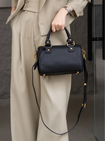 Dámska kabelka s tvarom vankúša, prvá vrstva hovädzej kože, zips, vnútorné vrecká: zipsové vrecko, vrecko na mobilný telefón, vrecko na občiansky preukaz