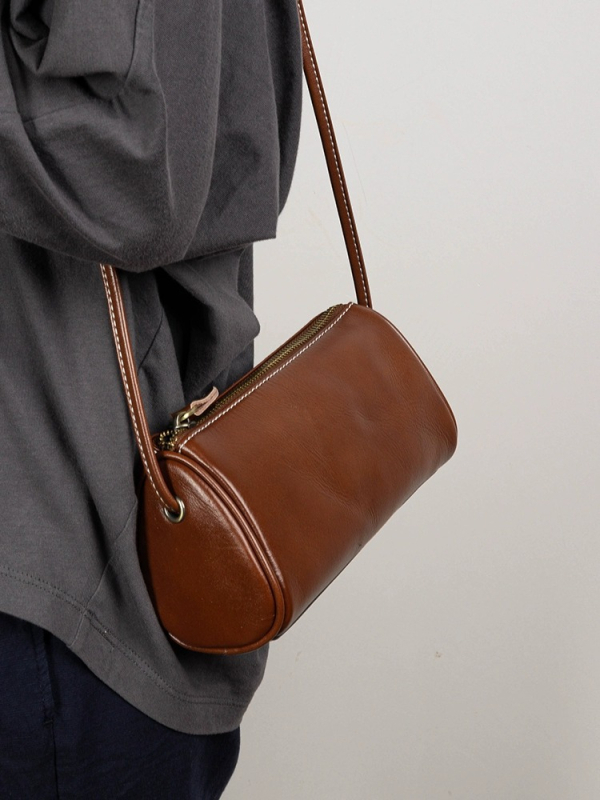 Crossbody torba od prave kože, koža prvog sloja – horizontalni kvadratni oblik, zatvaranje zipom, unutarnja džep sa zipom i džep za mobitel
