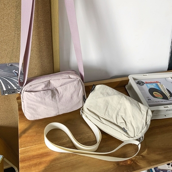 Najlonska torbica preko ramena, gradski stil, vodoravni kvadratni oblik, zatvarač, unutarnji džepovi za telefon i identifikacijsku karticu