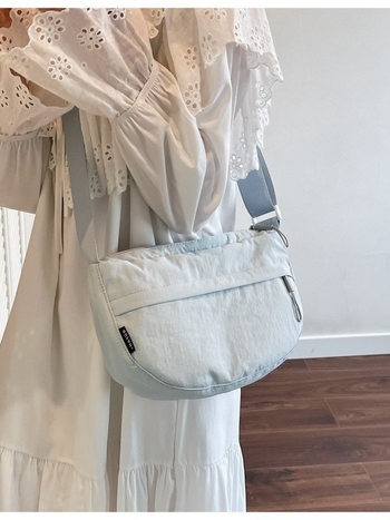 Urban minimalistička crossbody torba u obliku dumplinga od Oxford platna, s zatvaračem i džepom za telefon