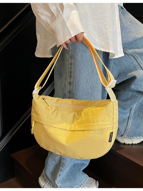 Urban minimalistička crossbody torba u obliku dumplinga od Oxford platna, s zatvaračem i džepom za telefon