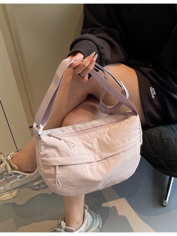 Urban minimalistička crossbody torba u obliku dumplinga od Oxford platna, s zatvaračem i džepom za telefon