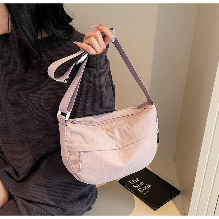 Urban minimalistička crossbody torba u obliku dumplinga od Oxford platna, s zatvaračem i džepom za telefon