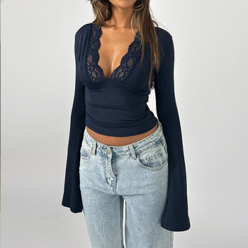Hosszú ujjú felső csipkepanellel, V-nyak, szűk fazon, utcai stílus