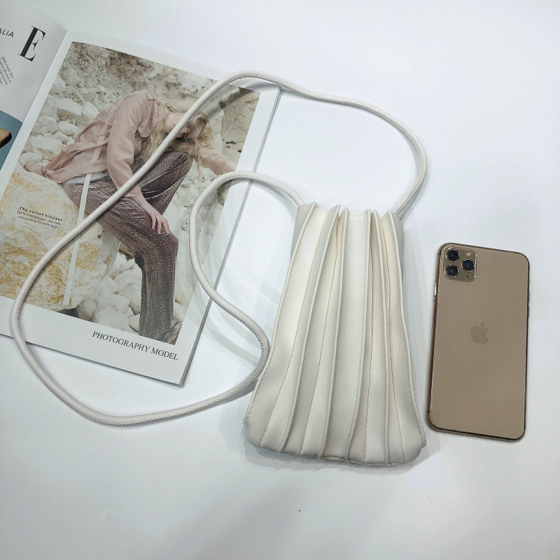 Kros-body torba s plisiranim dizajnom, PU materijal, magnetsko zatvaranje, unutarnja džep za telefon, svakodnevna uporaba