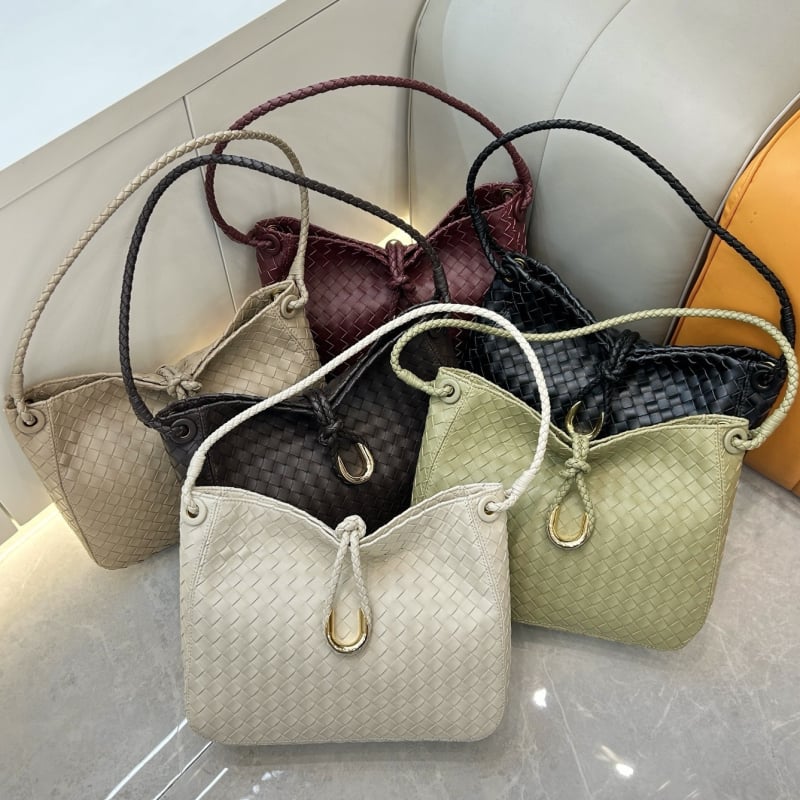 Geantă bucket din piele de bovină, textură împletită cu noduri, stil crossbody, închidere magnetică, buzunar secret cu fermoar și buzunar pentru telefon, căptușeală din poliester