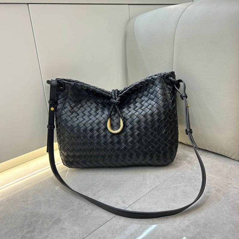 Geantă bucket din piele de bovină, textură împletită cu noduri, stil crossbody, închidere magnetică, buzunar secret cu fermoar și buzunar pentru telefon, căptușeală din poliester