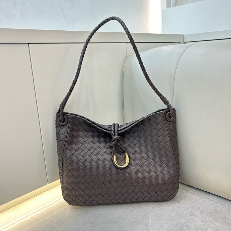 Geantă bucket din piele de bovină, textură împletită cu noduri, stil crossbody, închidere magnetică, buzunar secret cu fermoar și buzunar pentru telefon, căptușeală din poliester