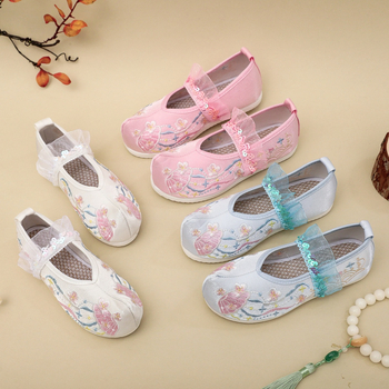 Детски обувки с бродерия, народен стил — сатенена горна част, мрежеста подплата, платнена стелка, гумирана подметка