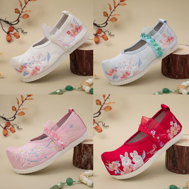 Детски обувки с бродерия, народен стил — сатенена горна част, мрежеста подплата, платнена стелка, гумирана подметка