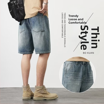 Șort din denim, talie medie, croială dreaptă, buzunare multiple, finisaj spălat