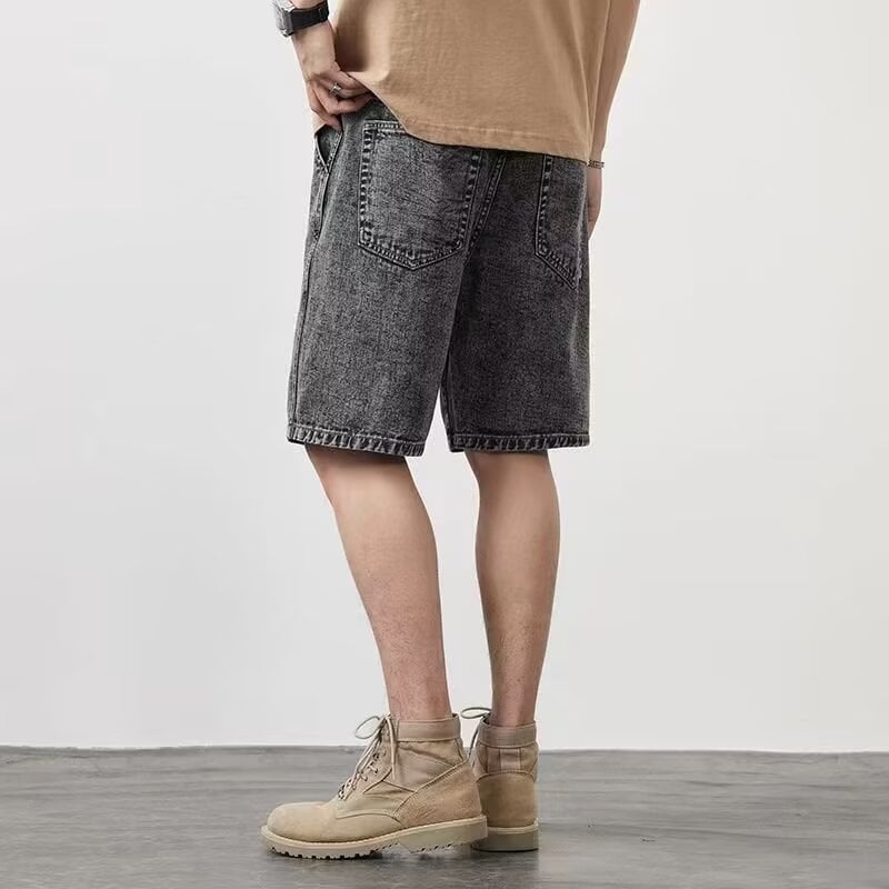 Șort din denim, talie medie, croială dreaptă, buzunare multiple, finisaj spălat