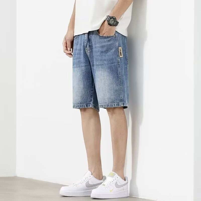 Șort din denim, talie medie, croială dreaptă, buzunare multiple, finisaj spălat