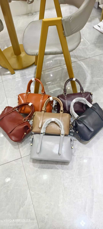 Ženska Cambridge torba od prave teleće kože, koža prvog sloja, vodoravni kvadratni oblik, zatvaranje kapom