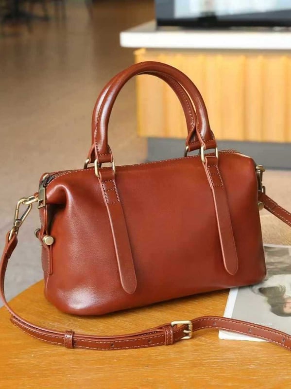 Ženska Cambridge torba od prave teleće kože, koža prvog sloja, vodoravni kvadratni oblik, zatvaranje kapom