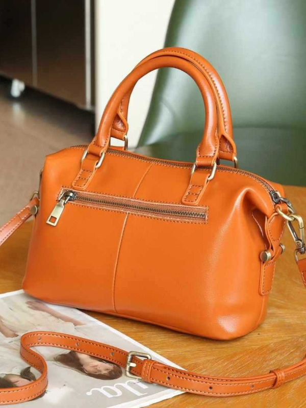 Ženska Cambridge torba od prave teleće kože, koža prvog sloja, vodoravni kvadratni oblik, zatvaranje kapom