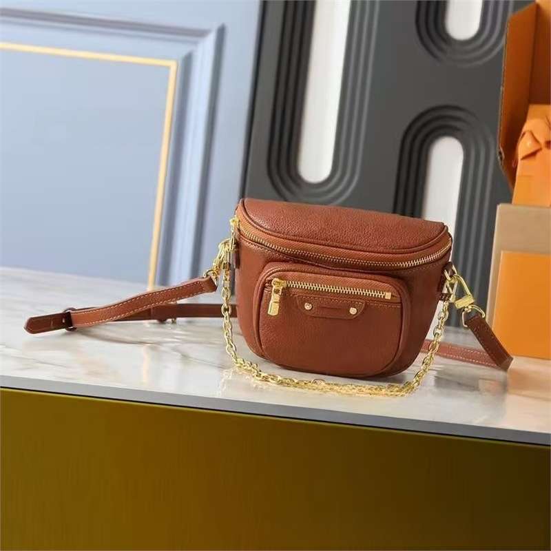Crossbody torbica od prave kože, okruglog oblika, zatvaranje zipom, dvostruki remen