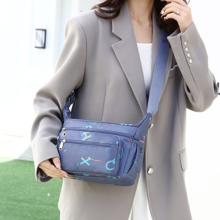 Ženska crossbody torbica s više pretinaca (Oxford platno; za slobodno vrijeme i putovanja; pretinac za mobitel; dimenzije 17×25×9 cm)