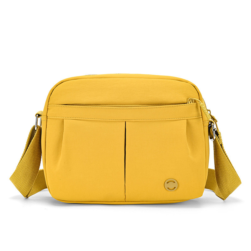 Crossbody torba od oxford platna, ulični stil, vodoravni pravokutni oblik, zatvarač, jedna naramenica, unutarnji džepovi: skriveni džep sa zipom, džep za telefon, džep za dokumente - ljeto 2025
