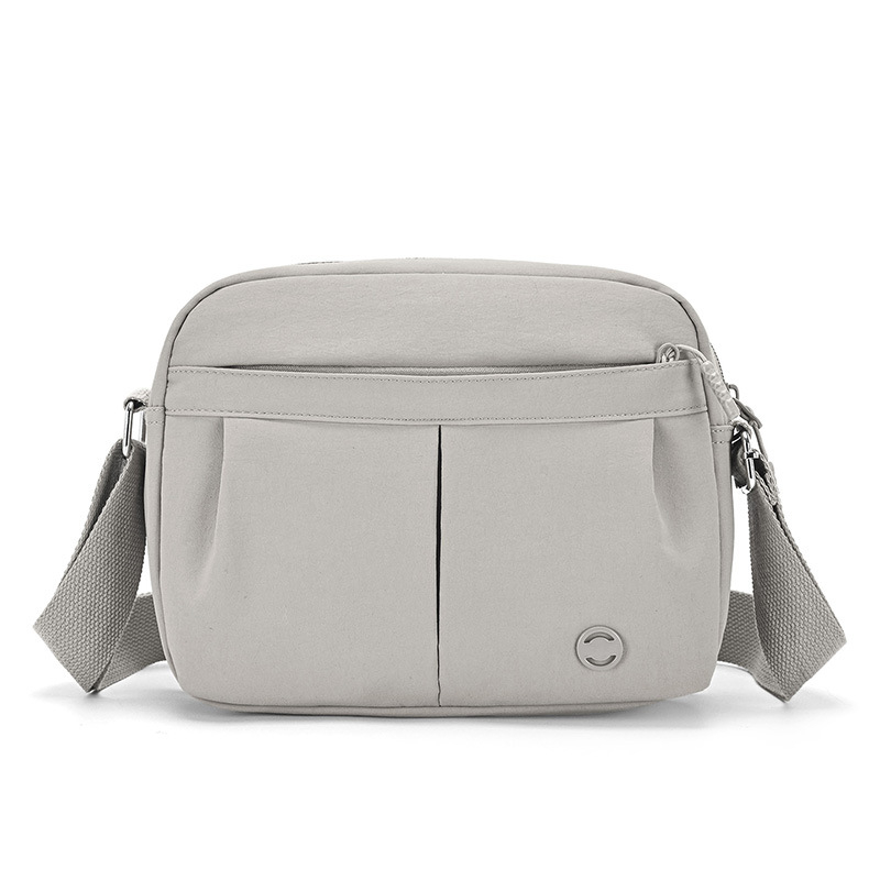 Crossbody torba od oxford platna, ulični stil, vodoravni pravokutni oblik, zatvarač, jedna naramenica, unutarnji džepovi: skriveni džep sa zipom, džep za telefon, džep za dokumente - ljeto 2025