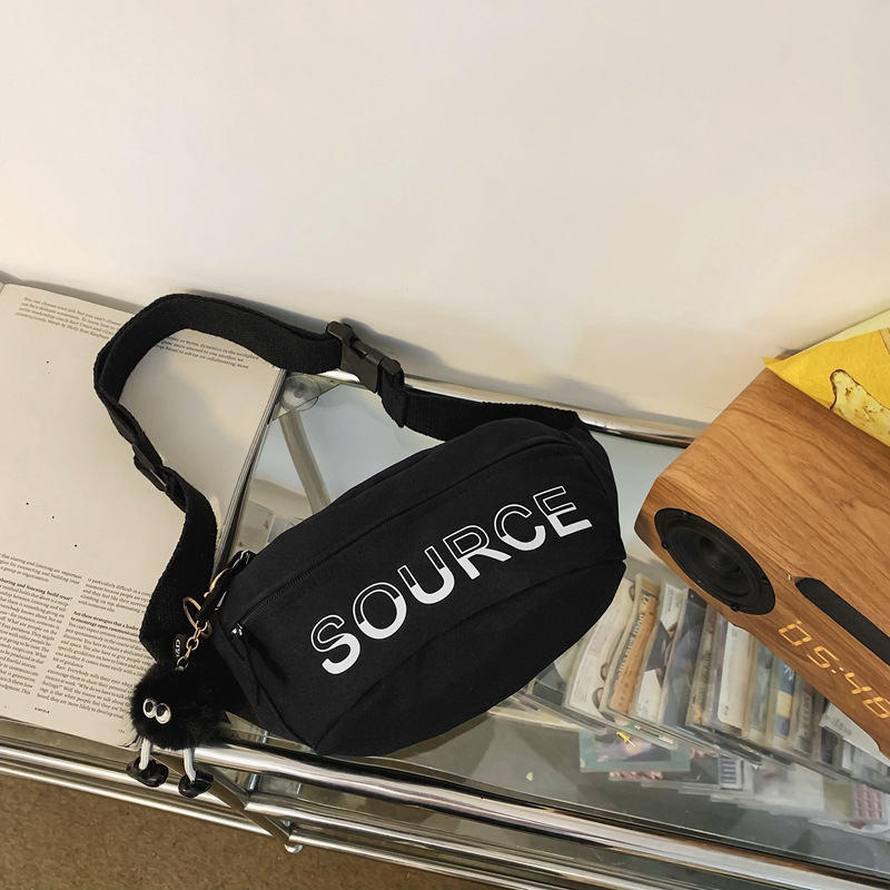 Crossbody torba s velikim kapacitetom, street trend stil, materijal najlon, podstava poliester, zatvarač.