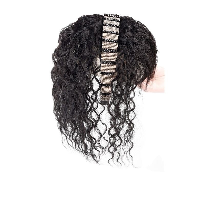 Fejkendővel és frufruval ellátott paróka, egy darabos kialakítás; széles gyémántos kristályos fejkendő; hőálló huzalból készült haj; a frufru egyenes vagy ferde; festhető és göndöríthető